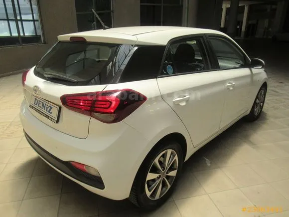 Hyundai i20 1.4 MPI Style Image 6